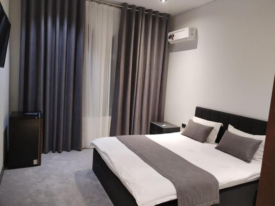 Bed, Photo of the whole room, Bedroom, air conditioner