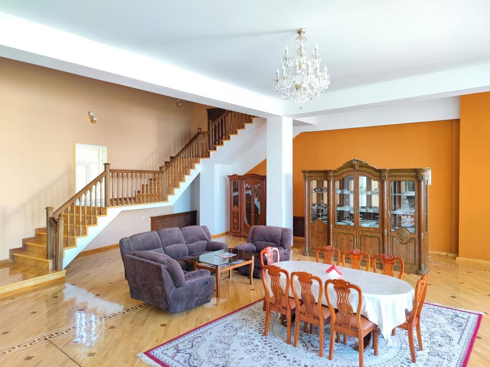 Living room, Seating area, Dining area