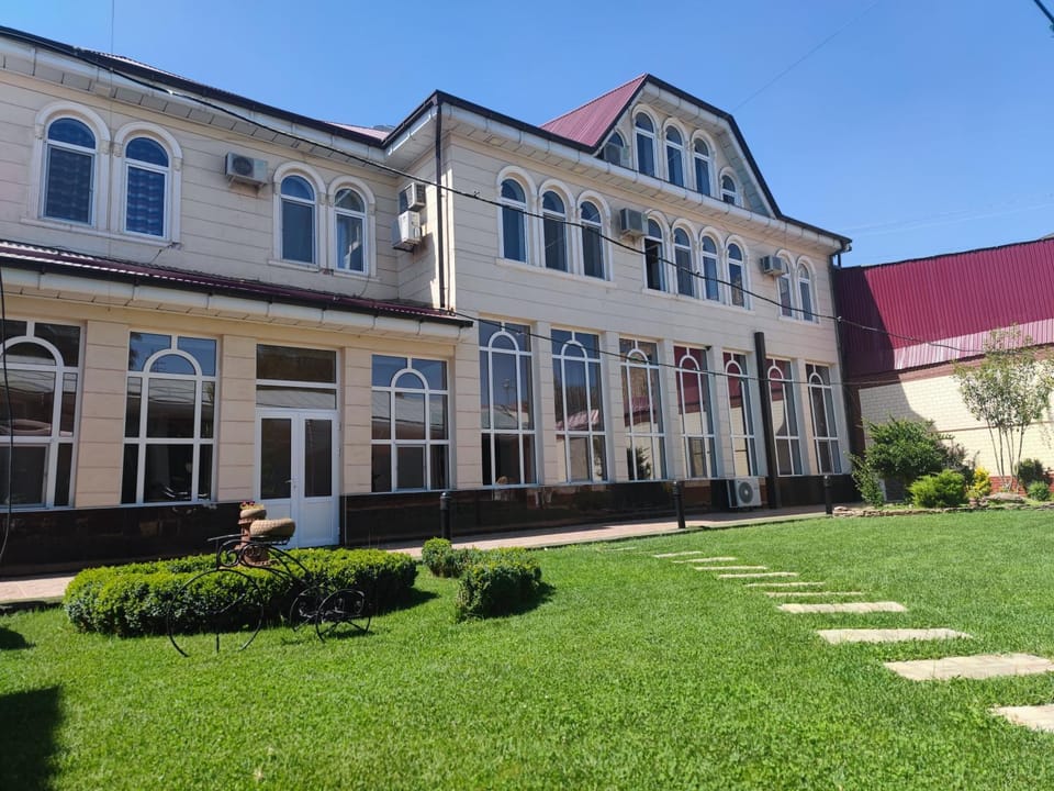 Property building, Spring, Day, Garden, Garden, Garden view