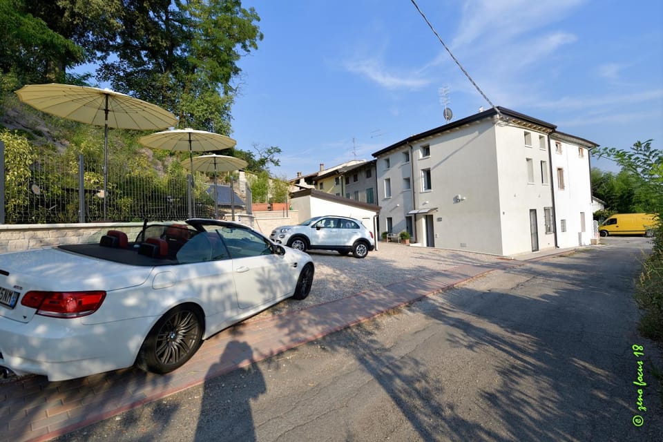 Property building, Neighbourhood, Garden, Street view, Parking