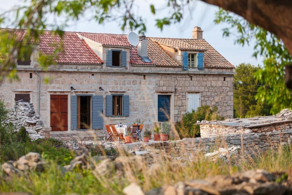 Property building, Facade/entrance, Balcony/Terrace