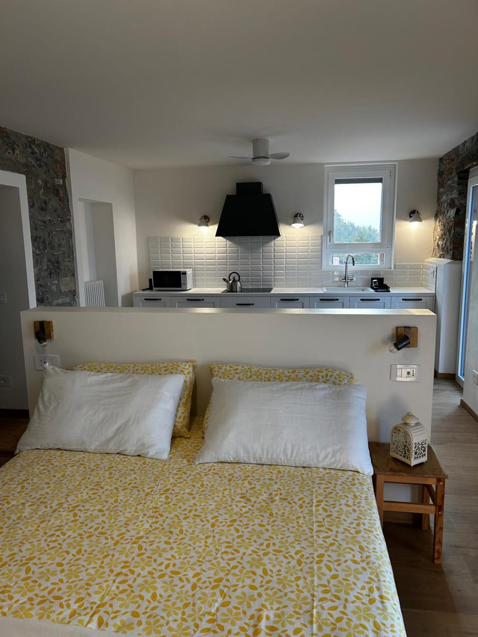 Bed, Kitchen or kitchenette