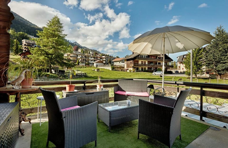 Patio, Area and facilities