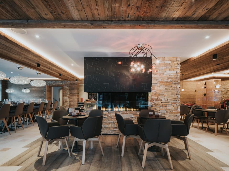 Restaurant/places to eat, Restaurant/places to eat