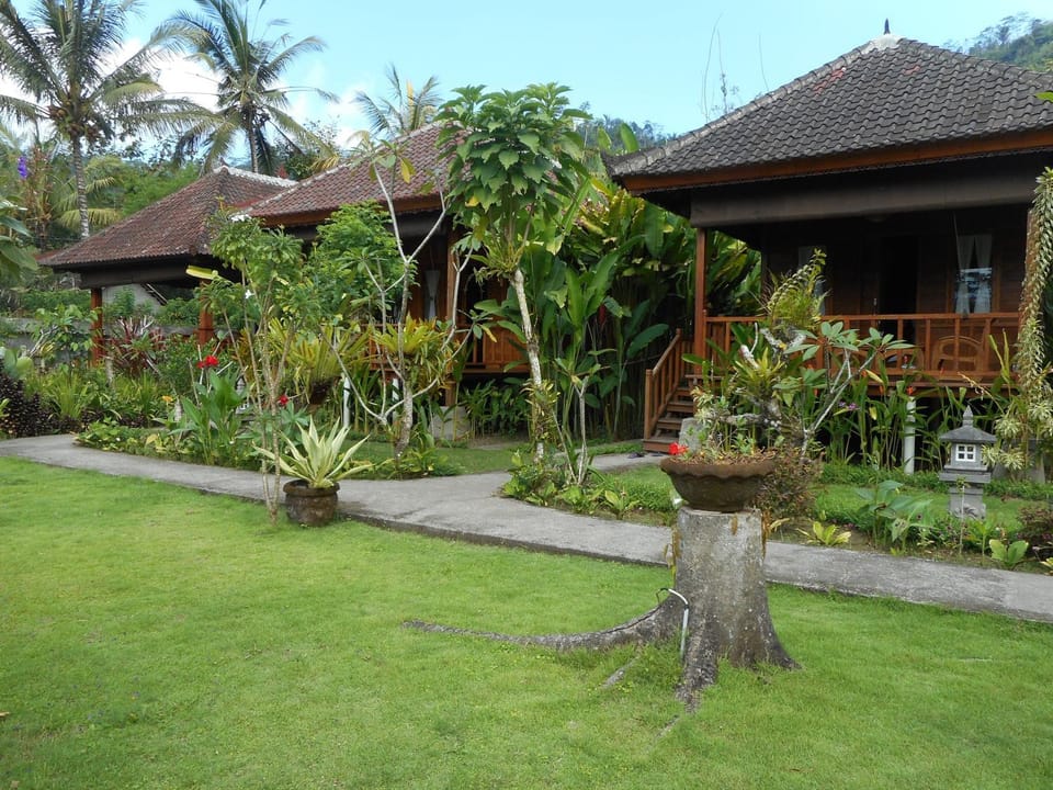 Kubu Alas Tunggal Villa Bed and Breakfast in Selat