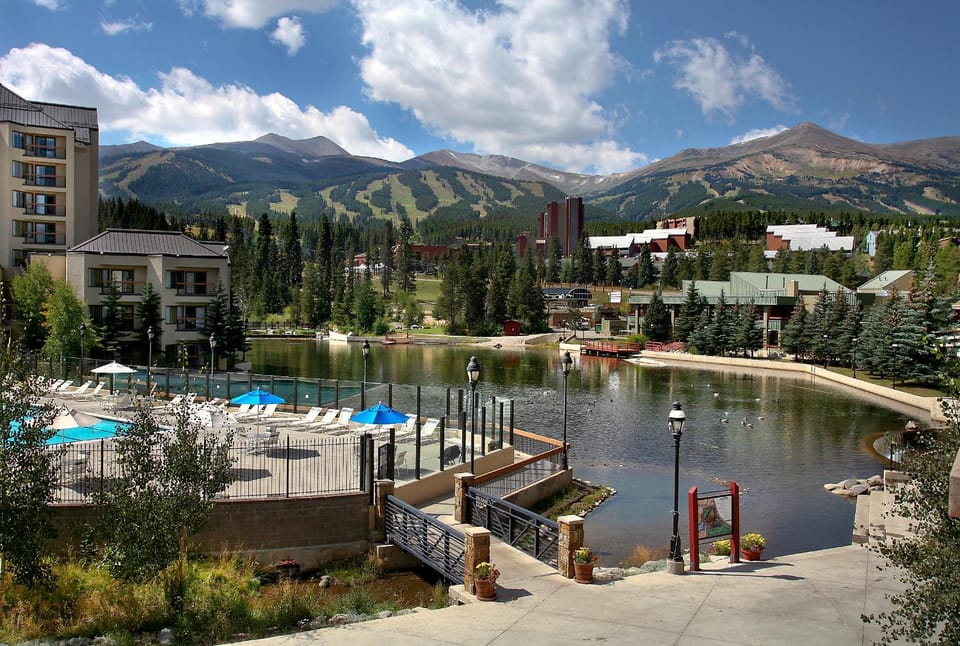 Day, Natural landscape, Bird's eye view, Summer, On site, Mountain view, Swimming pool
