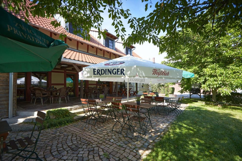 Patio, Restaurant/places to eat
