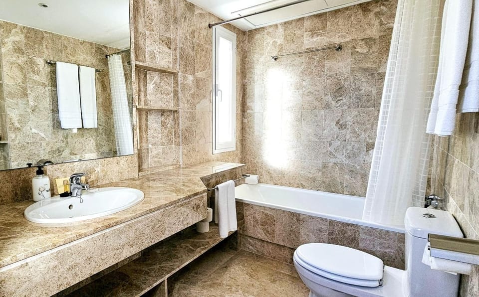 Bathroom, Bath, towels
