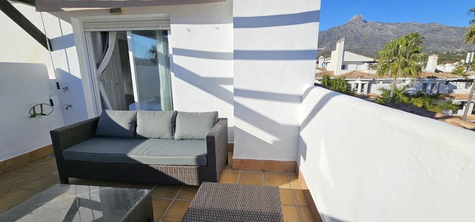 Balcony/Terrace, Mountain view