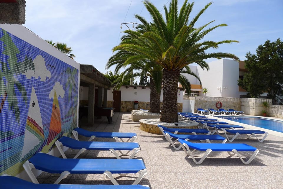 Swimming pool, Swimming pool