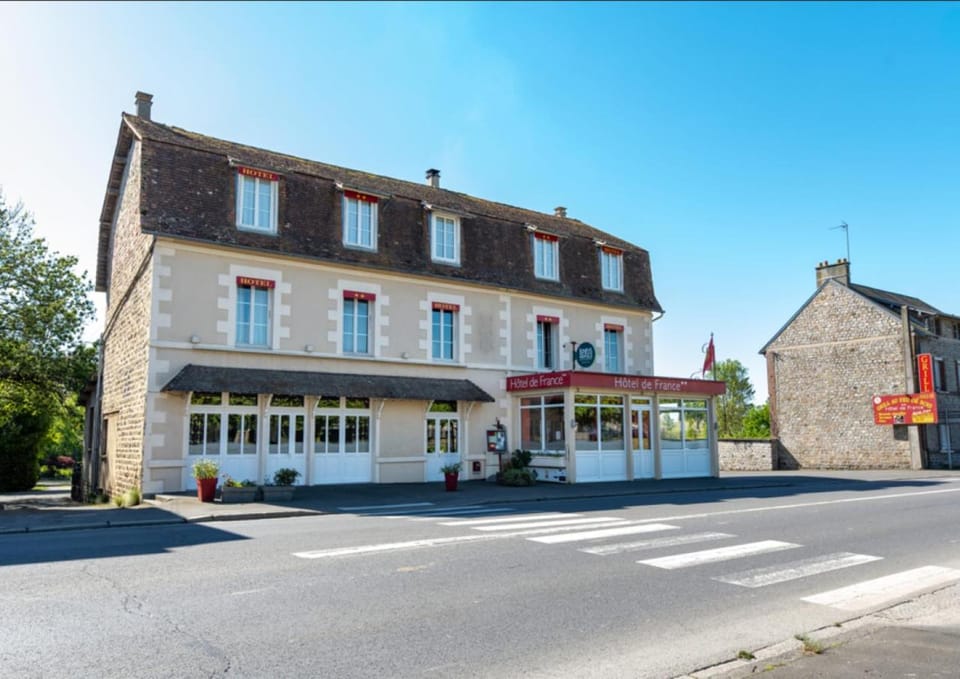 Property building, Landmark view, Street view, Location