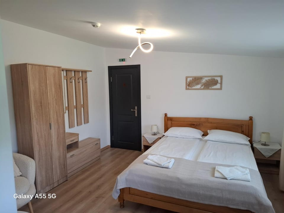 Pensiunea Evelyn Bed and Breakfast in Romania
