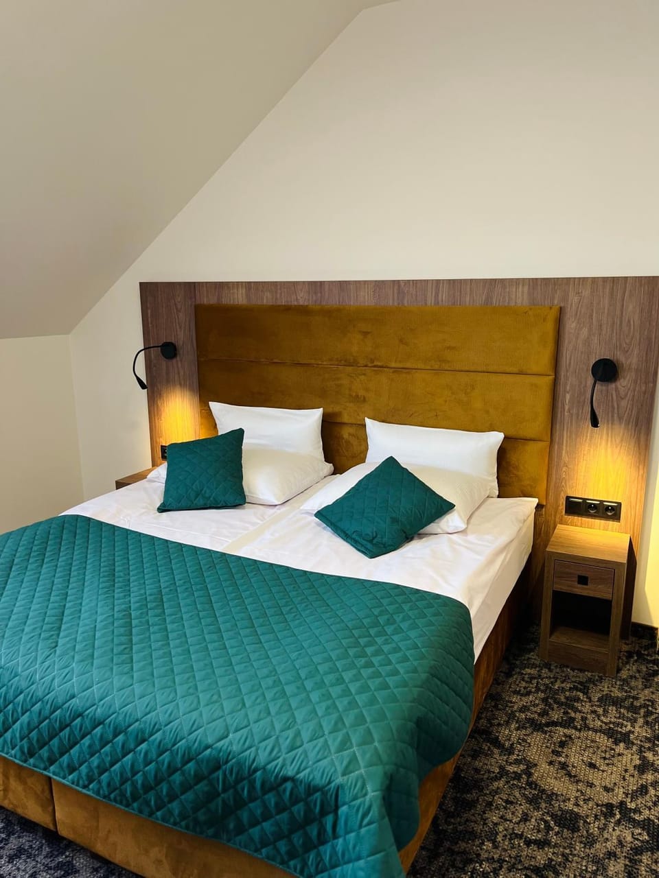 Bed, Photo of the whole room, Bedroom