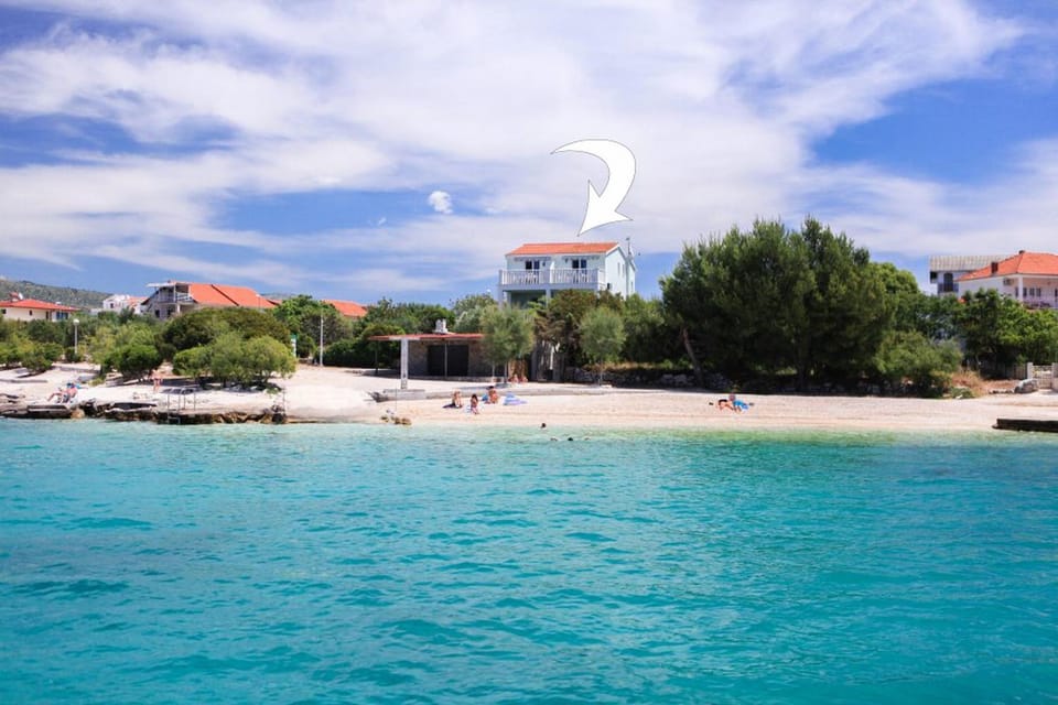 Property building, Facade/entrance, Neighbourhood, Natural landscape, View (from property/room), Other, Beach, City view, Garden view, Sea view