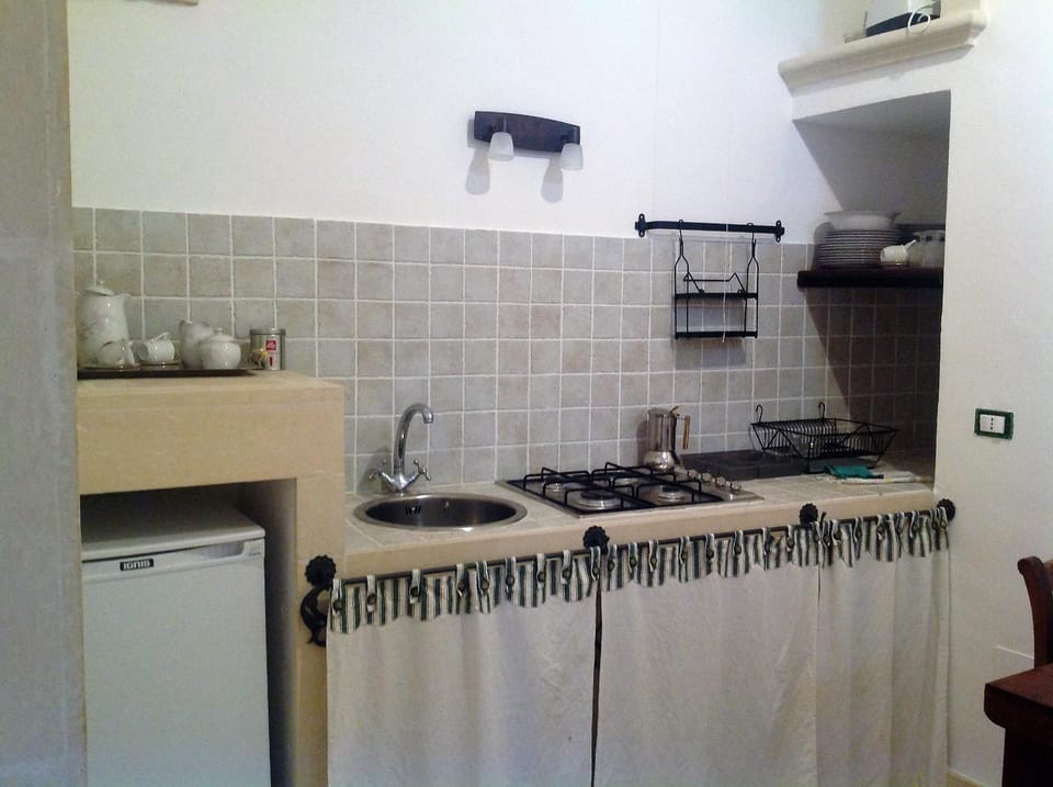 Kitchen or kitchenette, Communal kitchen