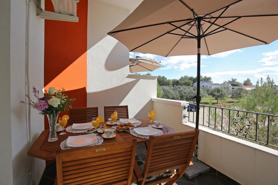 Balcony/Terrace, Garden view