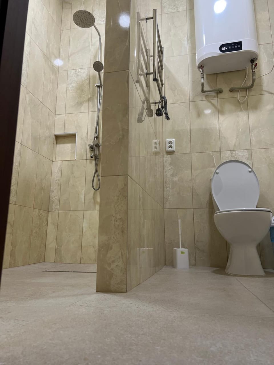 Shower, Toilet