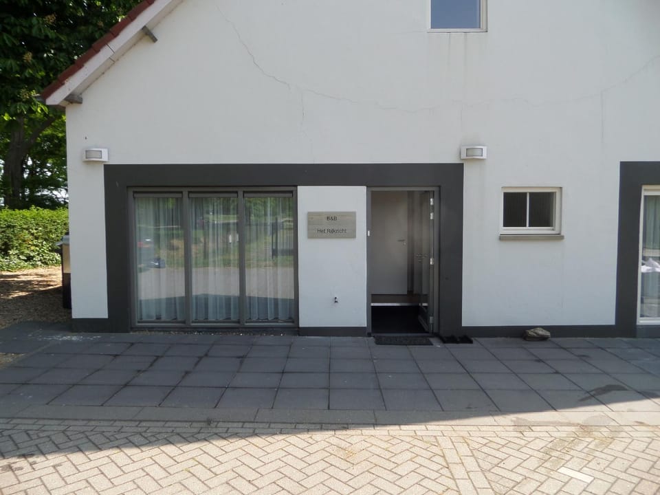 Property building, Facade/entrance