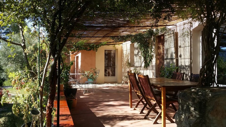 Les Oliviers Bed and Breakfast in Provence-Alpes-Côte d'Azur