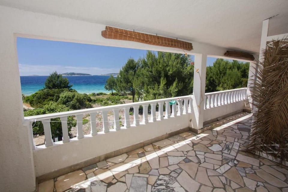 Communal lounge/ TV room, View (from property/room), Balcony/Terrace, Sea view