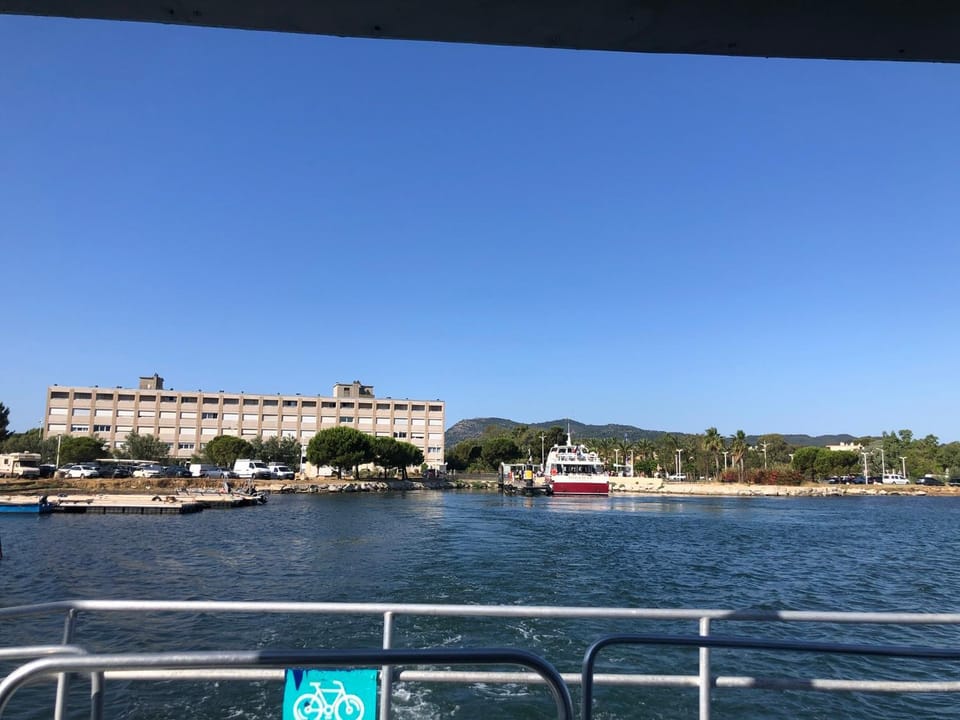 Studio Bord de Mer et VUE sur MER WIFI OFFERT Apartment in La Seyne-sur-Mer