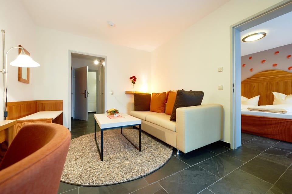 Day, Summer, Living room, Photo of the whole room, Decorative detail, Bedroom