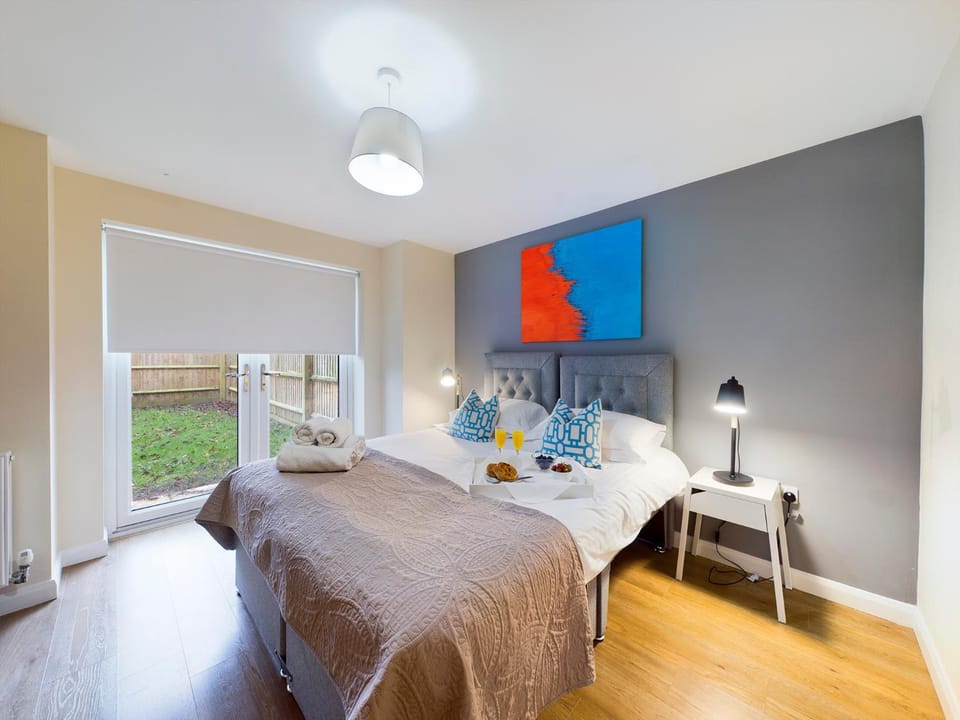 Bed, Photo of the whole room, Bedroom