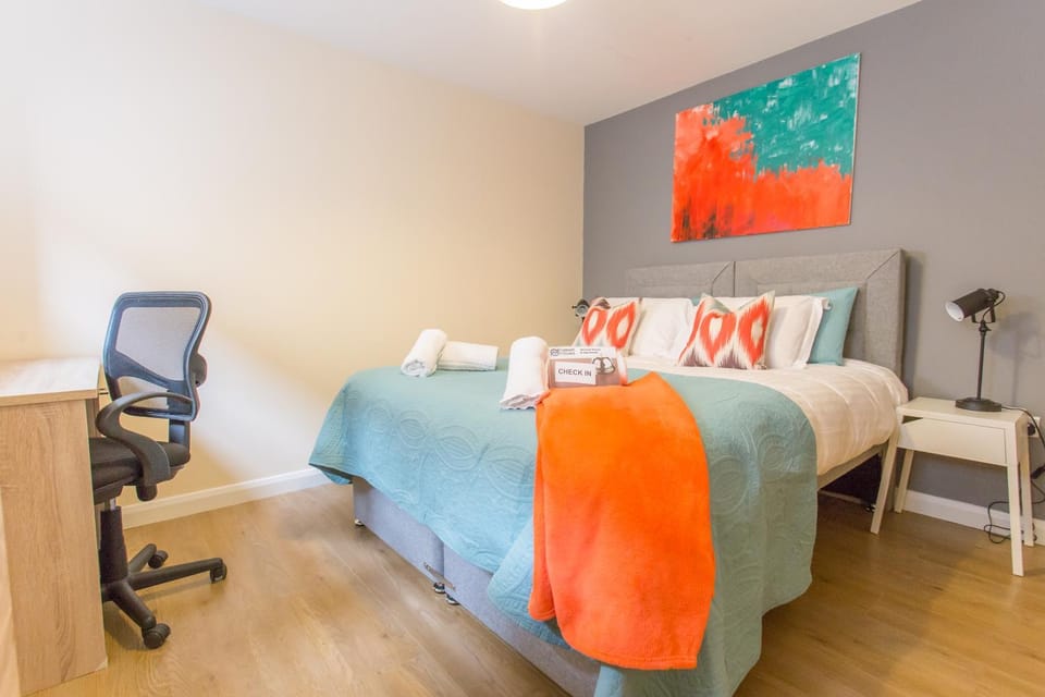 Bed, Photo of the whole room, Bedroom