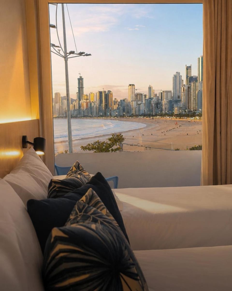 Bed, Natural landscape, Bird's eye view, View (from property/room), Beach, Bedroom, Landmark view, Sea view, Street view