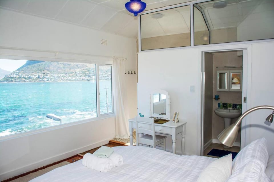 Bed, Bedroom, Sea view