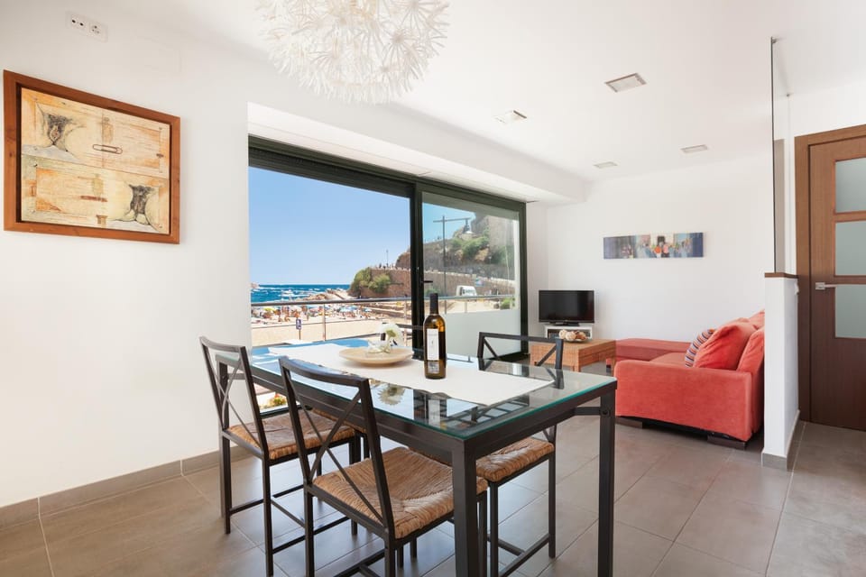Living room, Dining area, Landmark view, Sea view