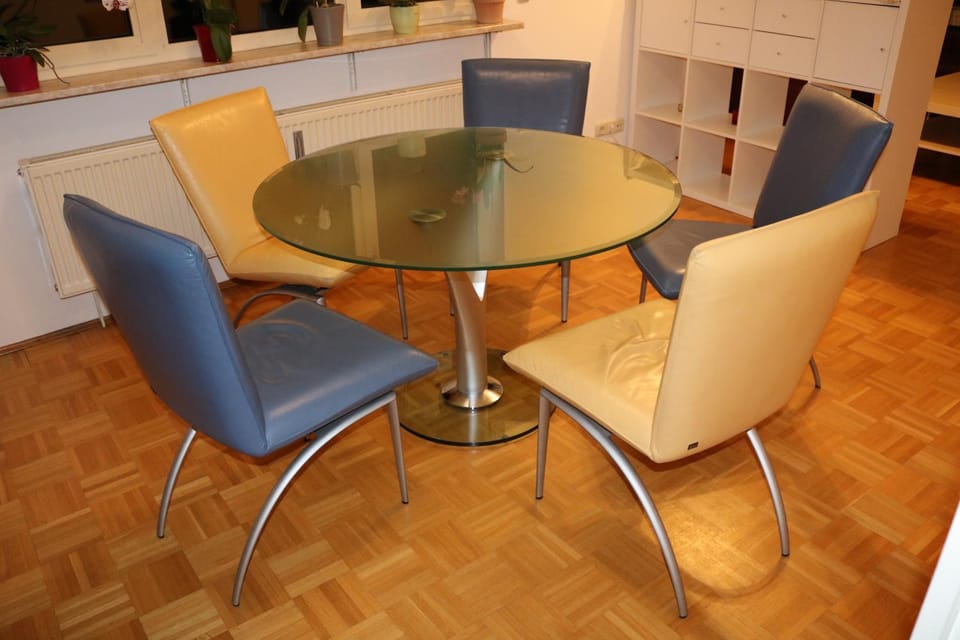 Living room, Photo of the whole room, Decorative detail
