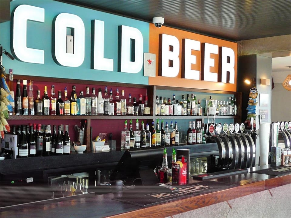 Restaurant/places to eat, Lounge or bar