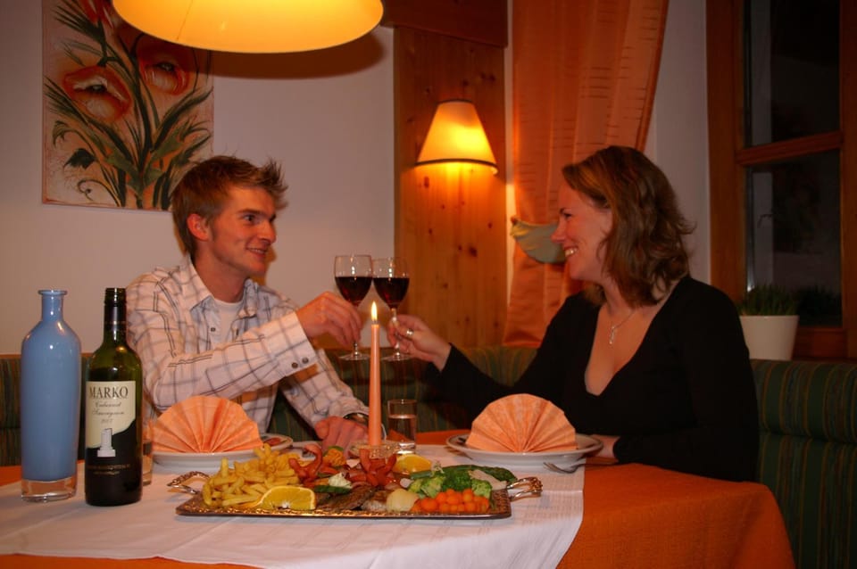 Restaurant/places to eat, Food and drinks, Food, Drinks, Alcoholic drinks, Non alcoholic drinks