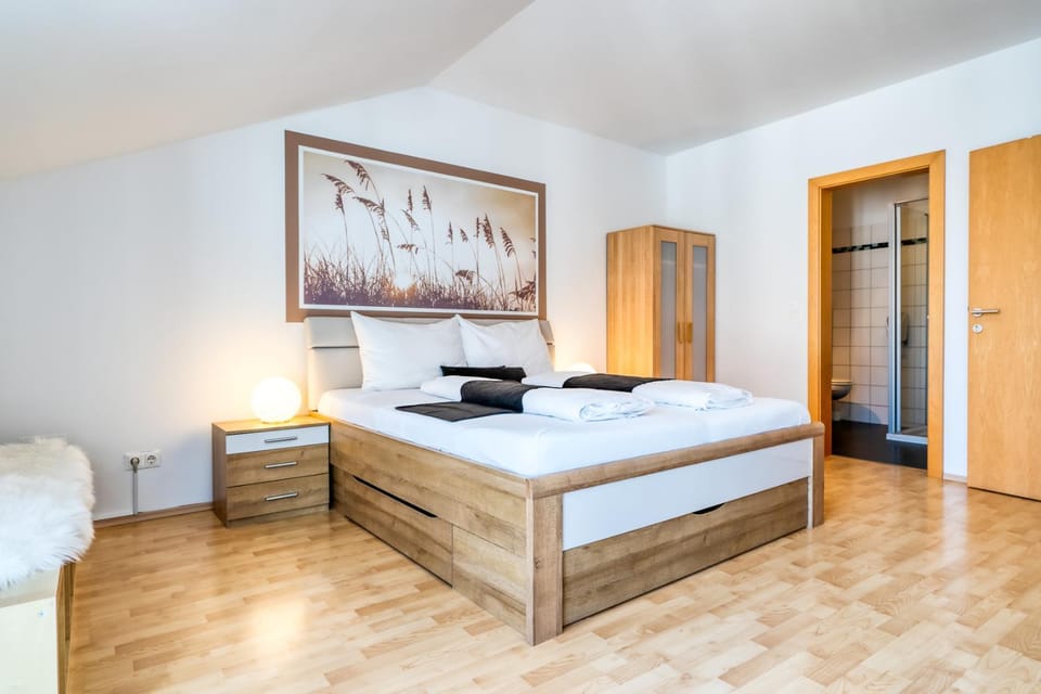 Photo of the whole room, Bedroom