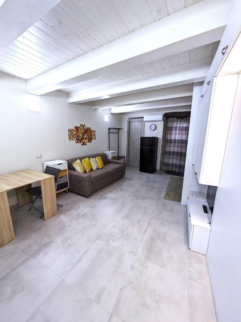 Kitchen or kitchenette, Living room, Seating area