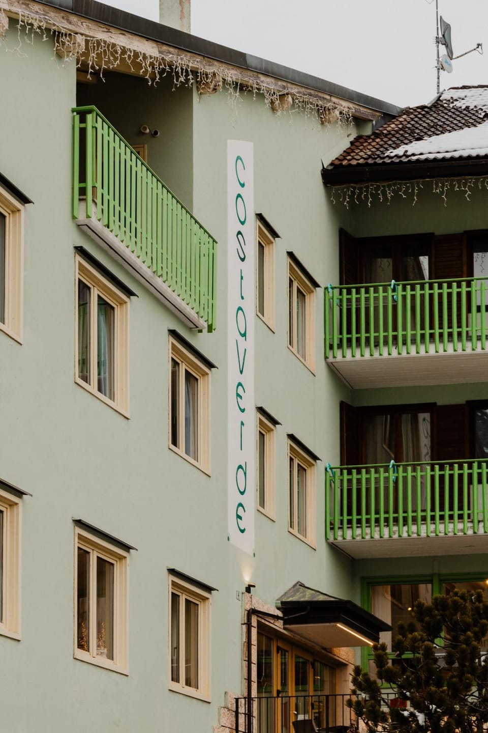 Facade/entrance