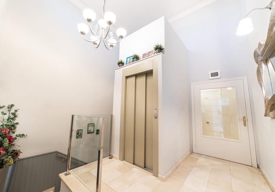 elevator, acessibility