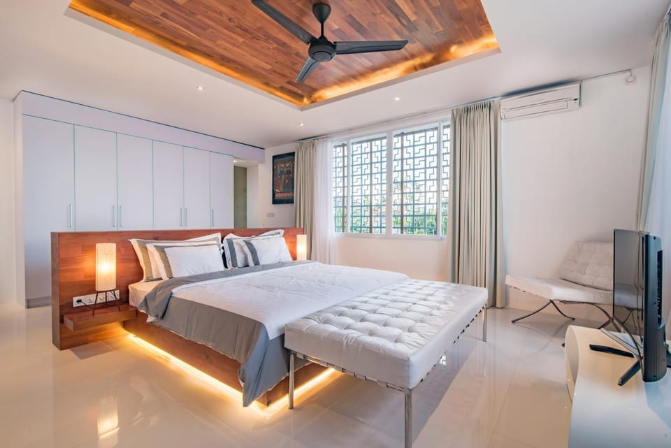 Bed, Photo of the whole room, Bedroom
