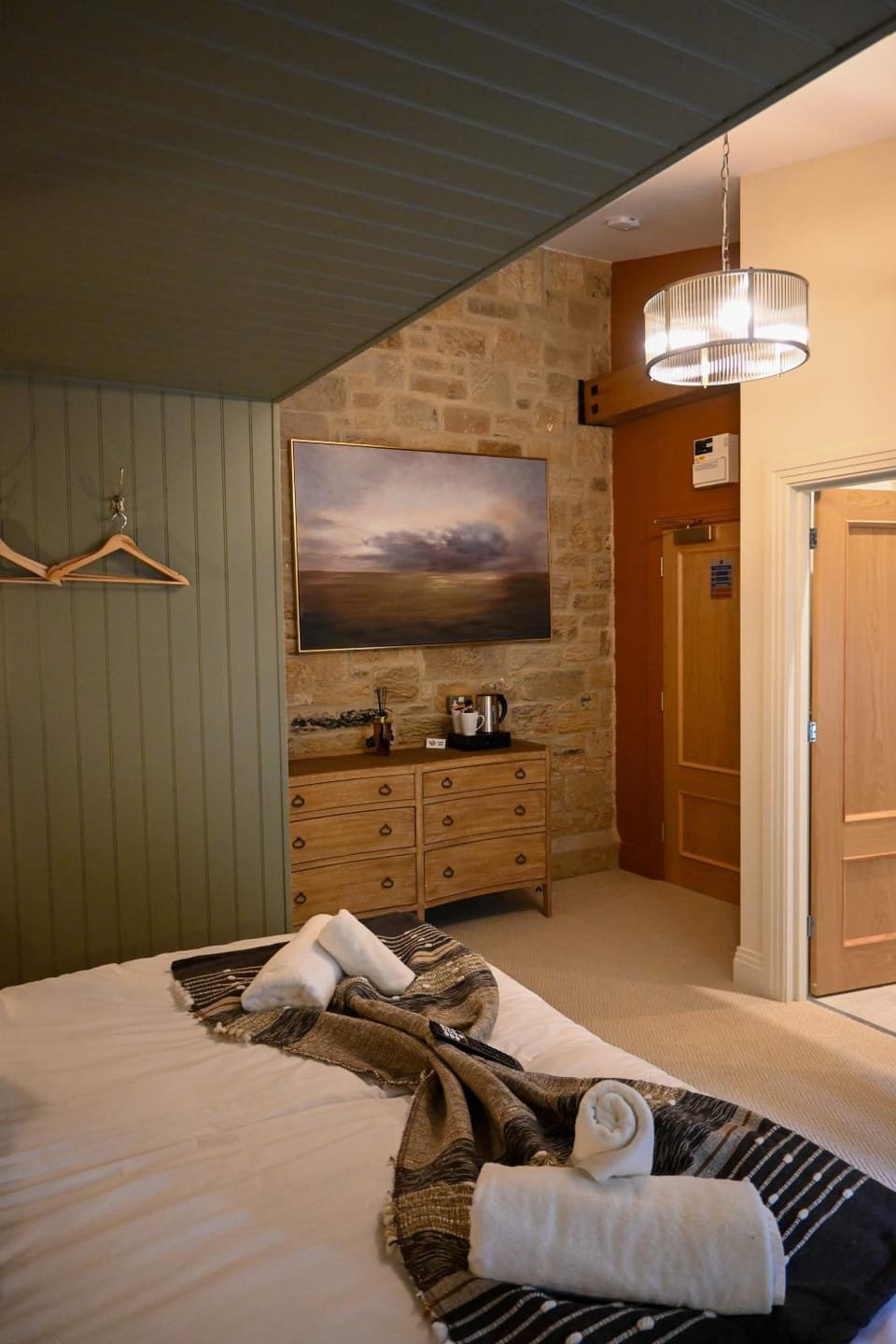 Bed, Photo of the whole room, Bedroom, towels