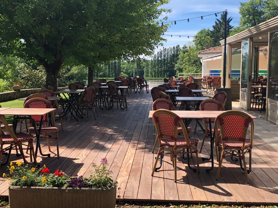 Patio, Restaurant/places to eat, Restaurant/places to eat, Balcony/Terrace