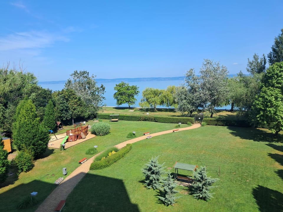 View (from property/room), Garden view, Lake view
