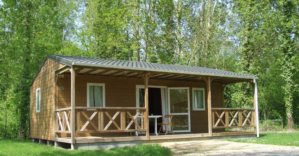 Property building, Patio, Facade/entrance