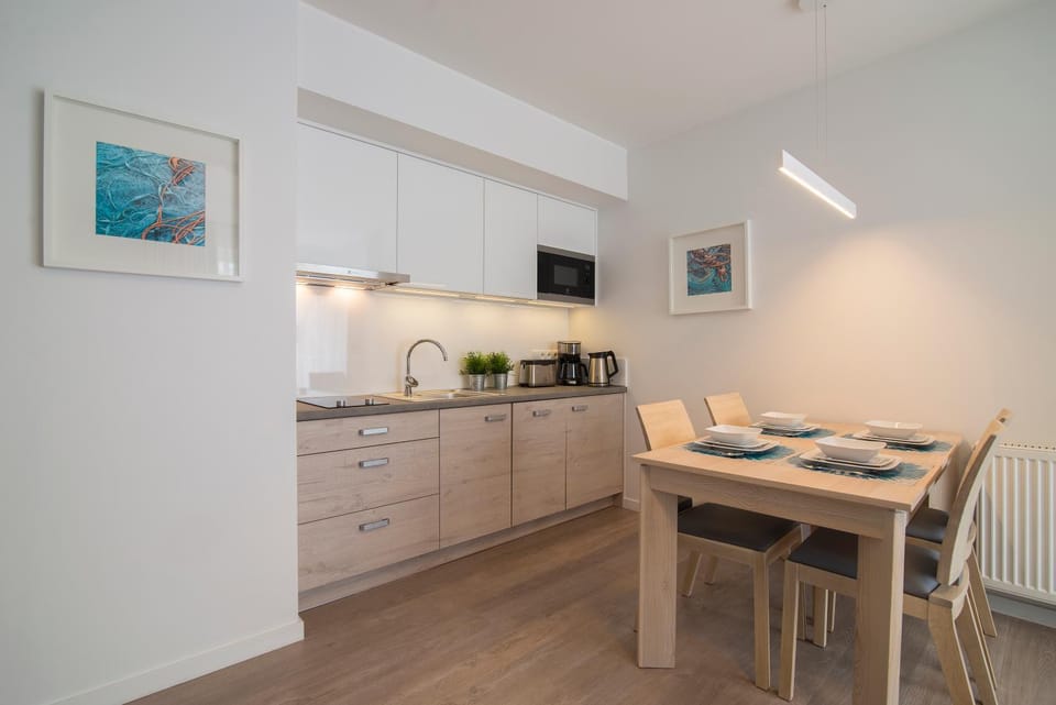 Coffee/tea facilities, Kitchen or kitchenette, Living room, Dining area