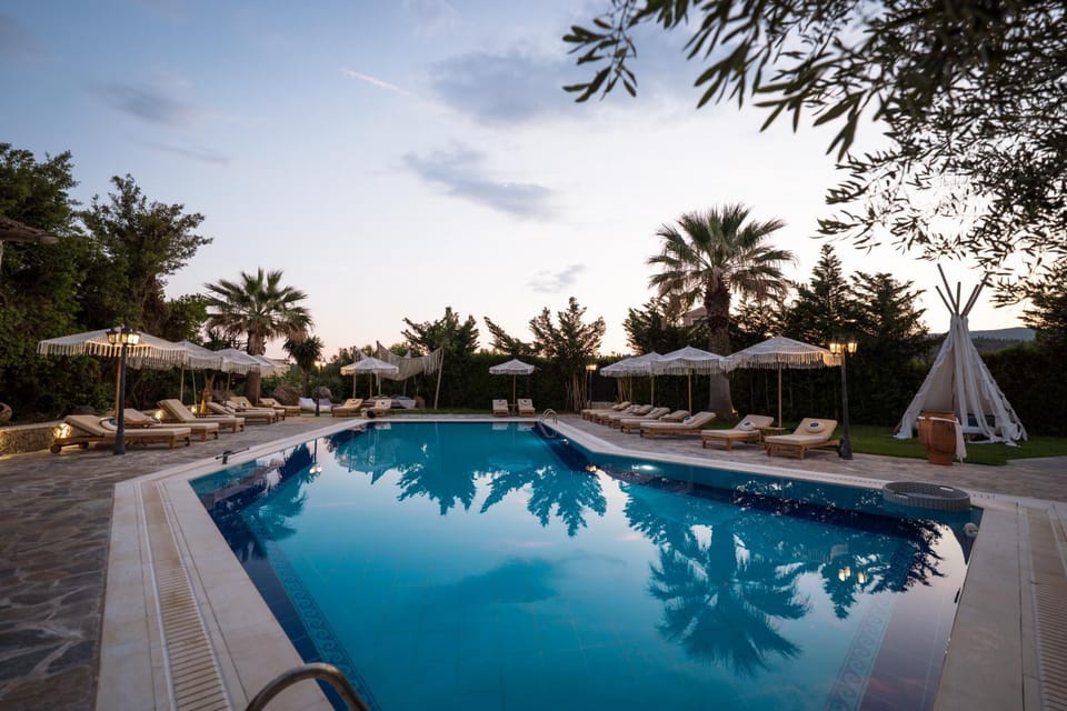 Pool view, Swimming pool, sunbed