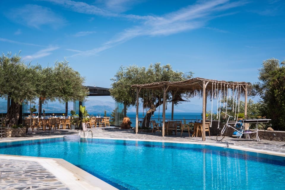 Restaurant/places to eat, Day, Pool view, Swimming pool