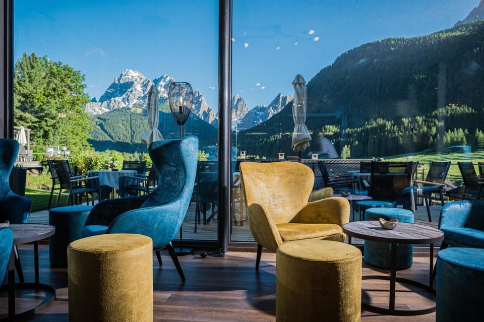Property building, Restaurant/places to eat, Spring, Summer, Lounge or bar, Garden view, Mountain view