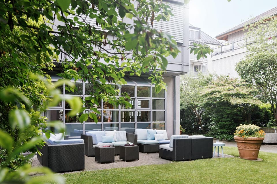 Facade/entrance, Garden, Balcony/Terrace