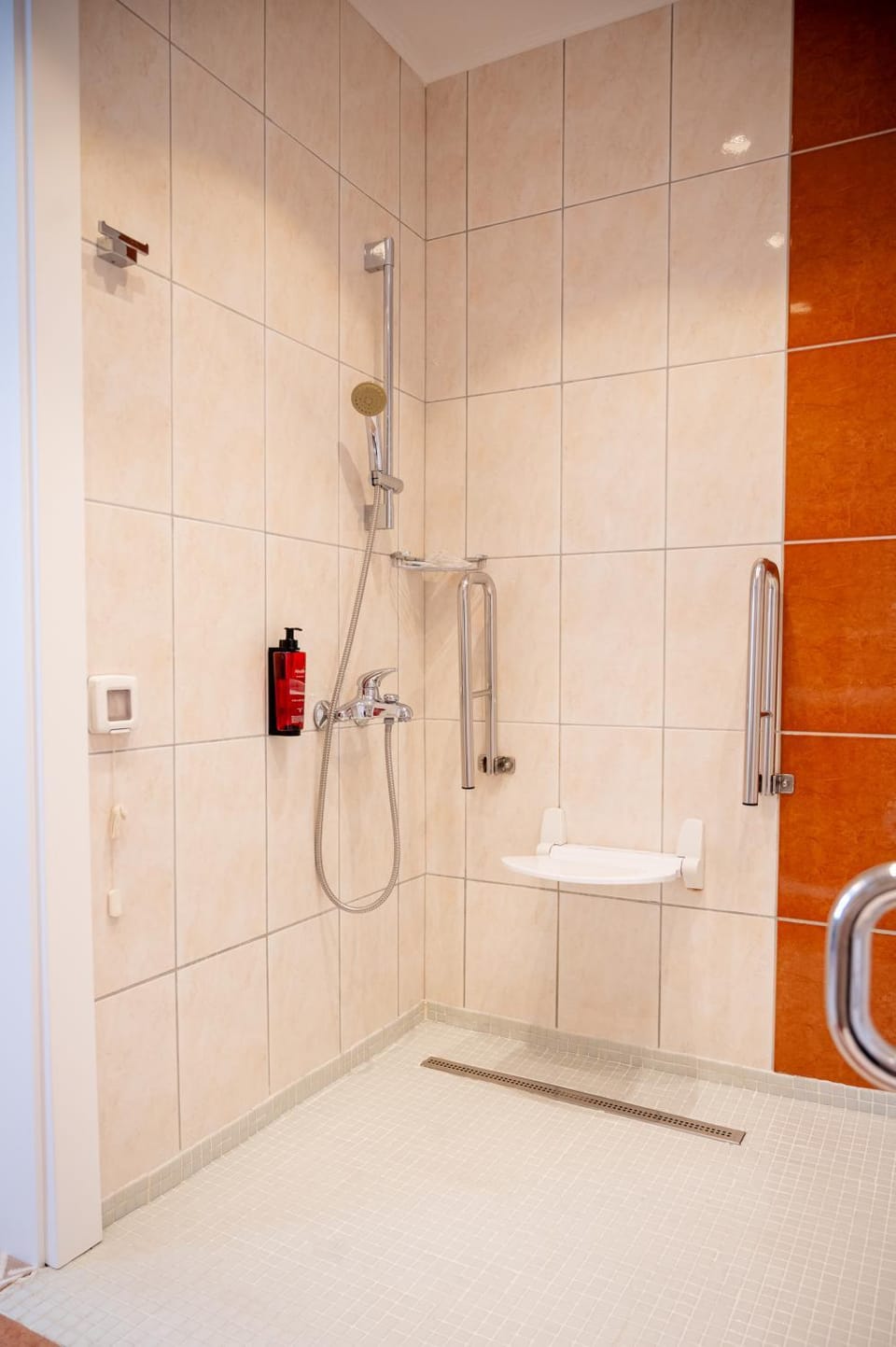 Shower, towels