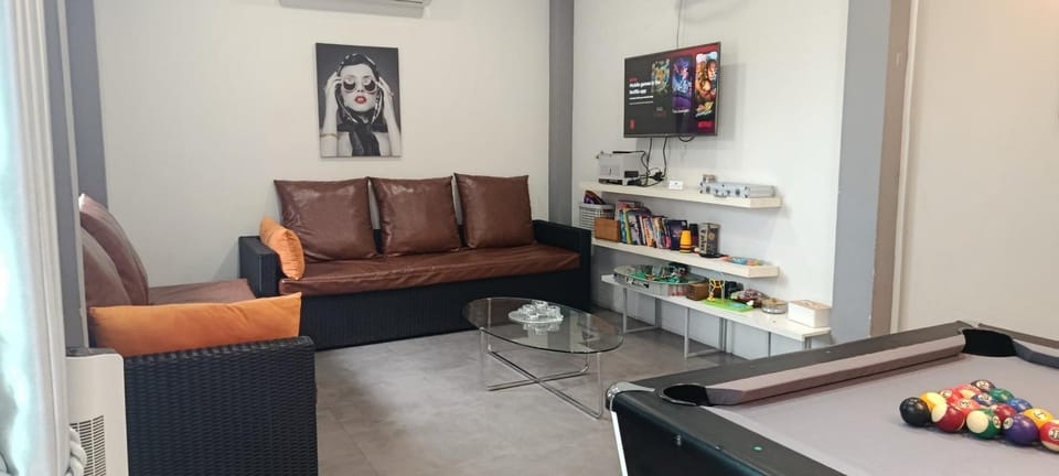 TV and multimedia, Living room, Seating area